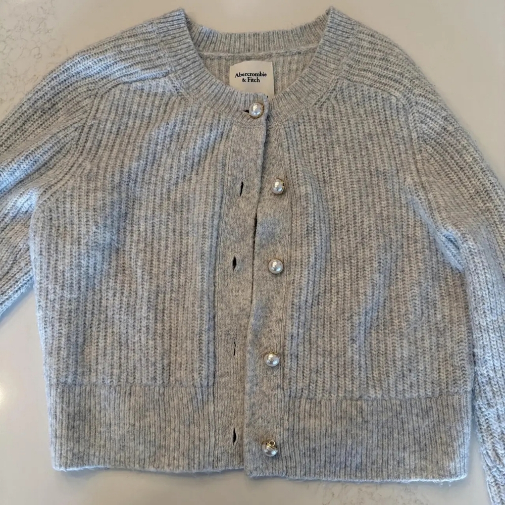 Abercrombie & Fitch Light Gray Pearl-Button Ribbed Cardigan